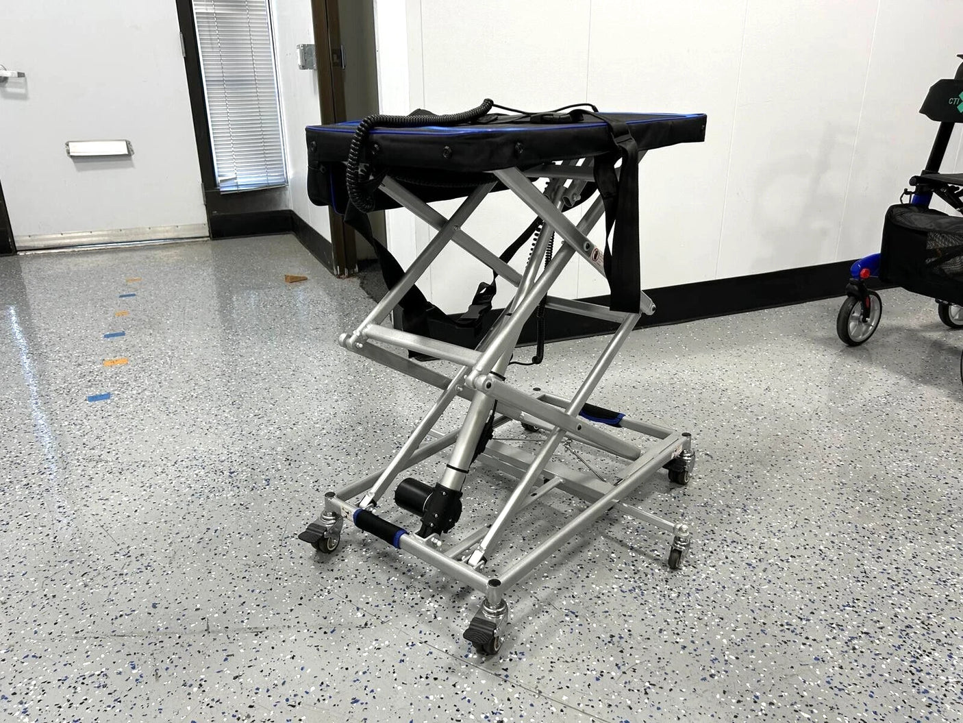 CTIONE Rollator wheelchair lifter Battery Powered Lift 100 lb portable light weight